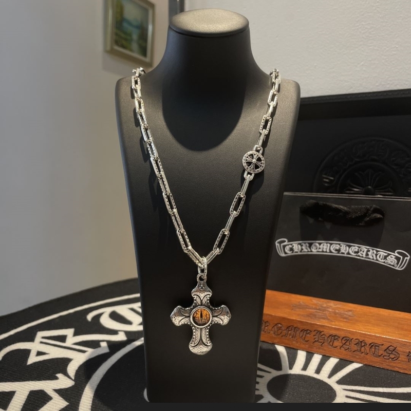 Ch**me He**ts necklaces